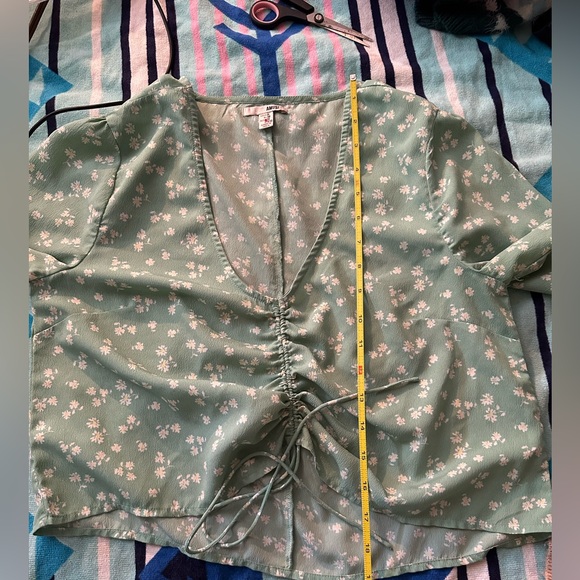 Amuse Society | Floral V-Neck Long Sleeve Top - Green | Size Medium NWOT - Picture 10 of 15